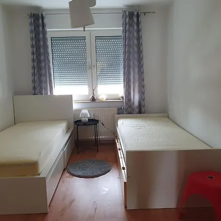 Fuer Montuere Apartman *