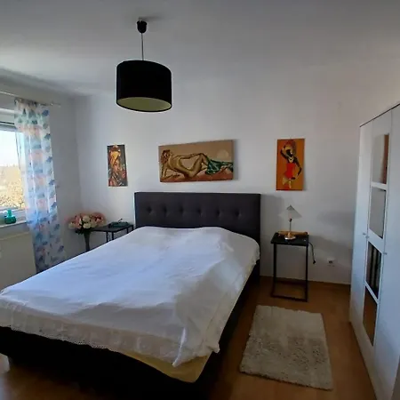 Fuer Montuere Apartman *